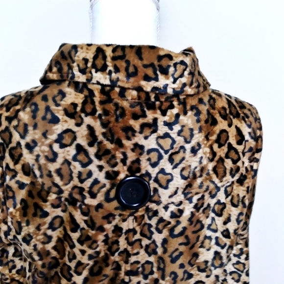 Luii Cropped Leopard Print Faux Fur Coat - Picture 3 of 9